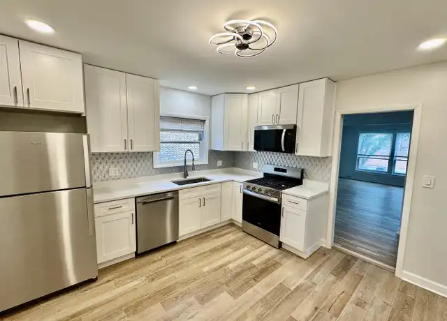 Property at 171 E Van Buren St Unit 2, Elmhurst, IL, 60126, 4 beds, 2 baths, [object Object]