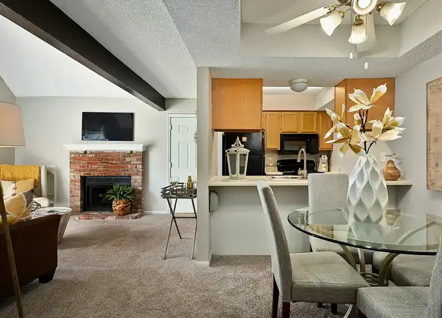 Property at Hunter's Pointe Apartments - 9800 W 118th St, Overland Park, KS, 66210, 2 beds, 2 baths, [object Object]