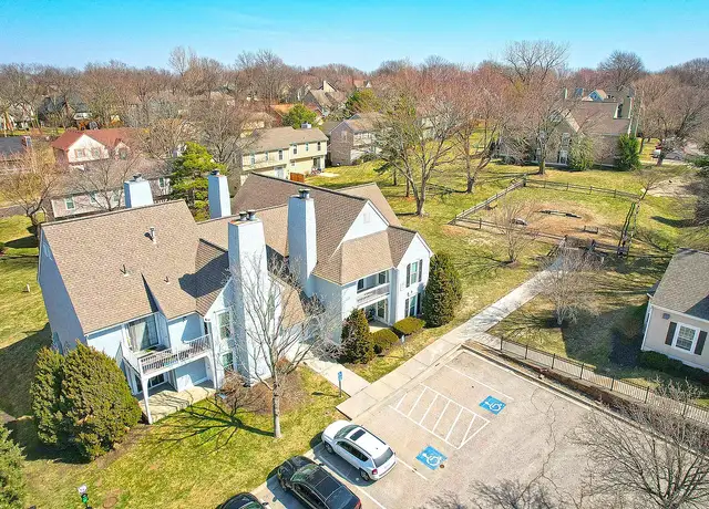 Photo of 9800 W 118th St, Overland Park, KS 66210