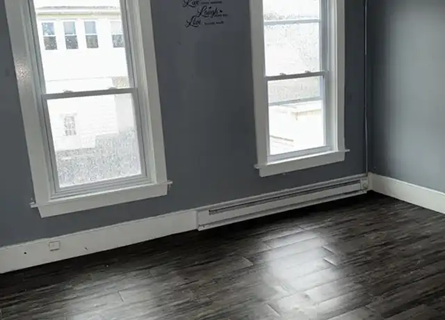 Property at 33 Lincoln St Unit 33, Holyoke, MA, 01040, 4 beds, 1.5 baths, [object Object]