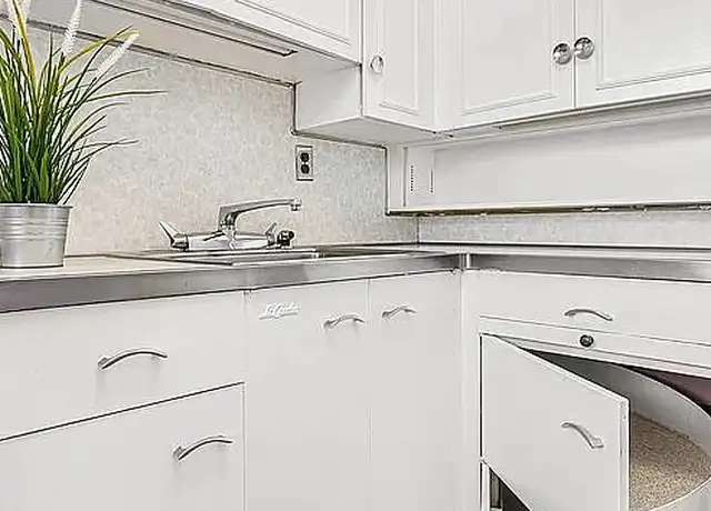 Property at 3511 85th St, Jackson Heights, NY, 11372, 1 bed, 1 bath, [object Object]