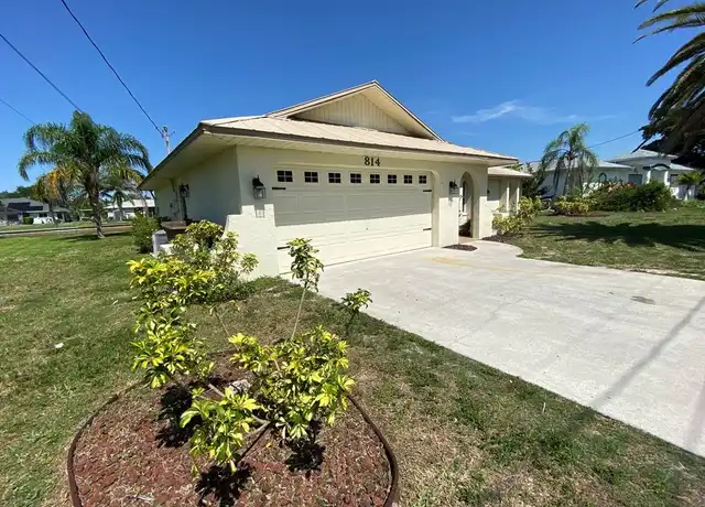 Property at 814 SE 21st Ave, Cape Coral, FL, 33990, 3 beds, 2 baths, [object Object]