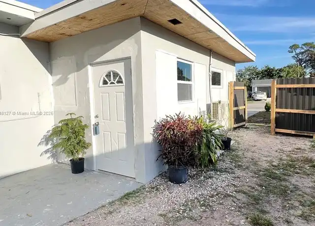 Property at 711 E Melrose Cir Unit 2, Fort Lauderdale, FL, 33312, 1 bed, 1 bath, [object Object]