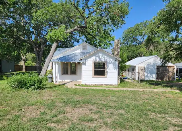 Property at 692 Town Creek Rd, Kerrville, TX, 78028, 3 beds, 2 baths, [object Object]