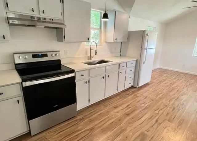 Property at 825 W Martin Luther King Dr, San Marcos, TX, 78666, 2 beds, 1 bath, [object Object]