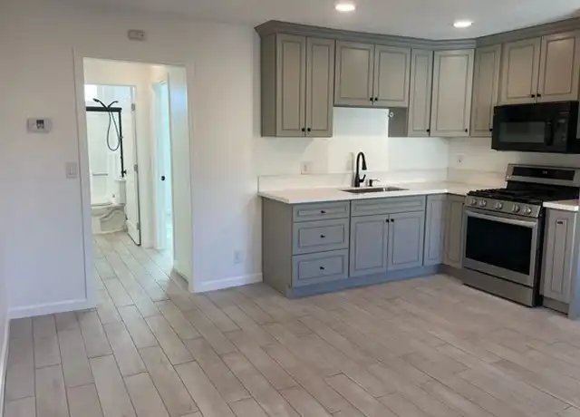 Property at 10037 Samoa Ave Unit 11, Tujunga, CA, 91042, 1 bed, 1 bath, [object Object]