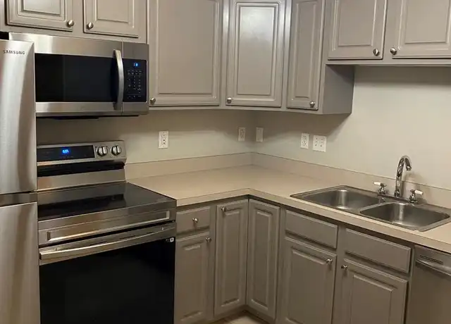 Property at 1300 W 9th St Unit 817, Cleveland, OH, 44113, 1 bed, 1 bath, [object Object]