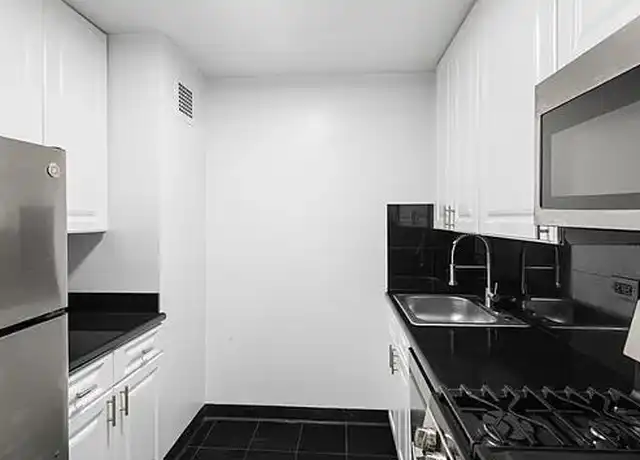 Property at 320 E 23rd St Unit 17B, New York, NY, 10010, 1 bed, 1 bath, [object Object]