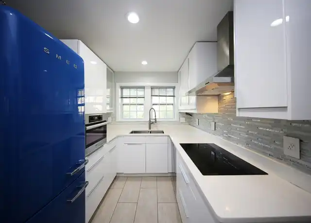 Property at 21 Hammond Pond Pkwy #3, Chestnut Hill, MA, 02467, 2 beds, 1 bath, [object Object]