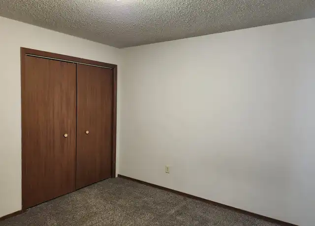 Property at 2519 Sessions St Unit 3, Eau Claire, WI, 54701, 2 beds, 1 bath, [object Object]