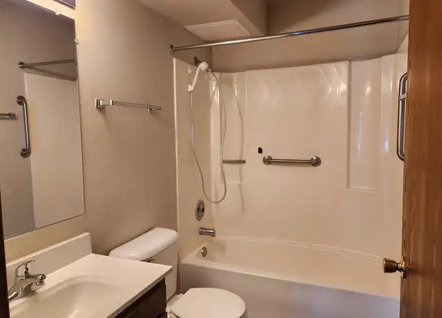 Property at 2519 Sessions St Unit 3, Eau Claire, WI, 54701, 2 beds, 1 bath, [object Object]
