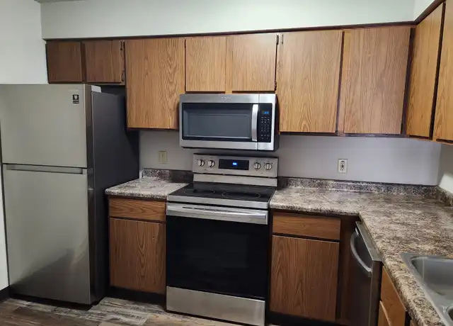 Property at 2519 Sessions St Unit 3, Eau Claire, WI, 54701, 2 beds, 1 bath, [object Object]