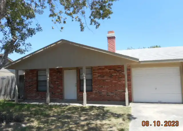 Property at 1036 Orts Dr Unit B, Pleasanton, TX, 78064, 3 beds, 2 baths, [object Object]