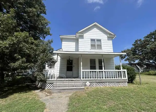 Property at 1712 E Broadway St, Joplin, MO, 64801, 3 beds, 2 baths, [object Object]
