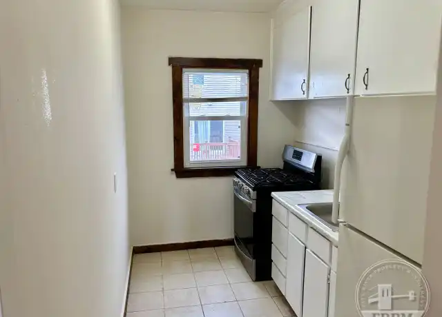 Property at 118 Seabury St Unit 2S, Fall River, MA, 02720, 3 beds, 1 bath, [object Object]