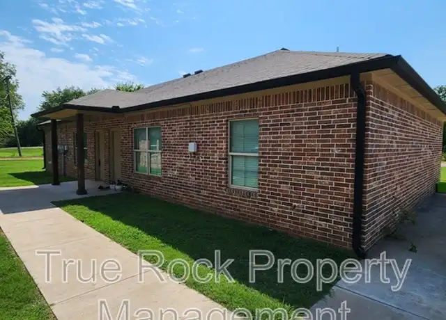 Property at 415 E 13th St, Ada, OK, 74820, 2 beds, 2 baths, [object Object]