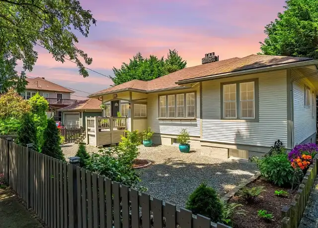 Property at 115 E Highland Ave, Mount Vernon, WA, 98273, 3 beds, 3 baths, [object Object]