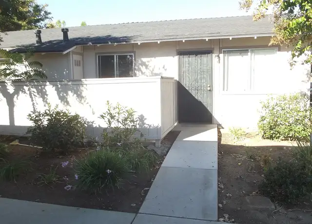 Photo of 139 Santa Ana Ave, Clovis, CA 93612