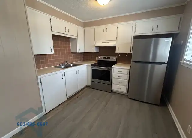 Property at 302 Houston St Unit 6, Queen City, TX, 75572, 2 beds, 1 bath, [object Object]