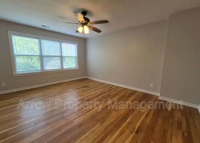 Property at 2727 P St Unit 4, Lincoln, NE, 68503, 2 beds, 1 bath, [object Object]
