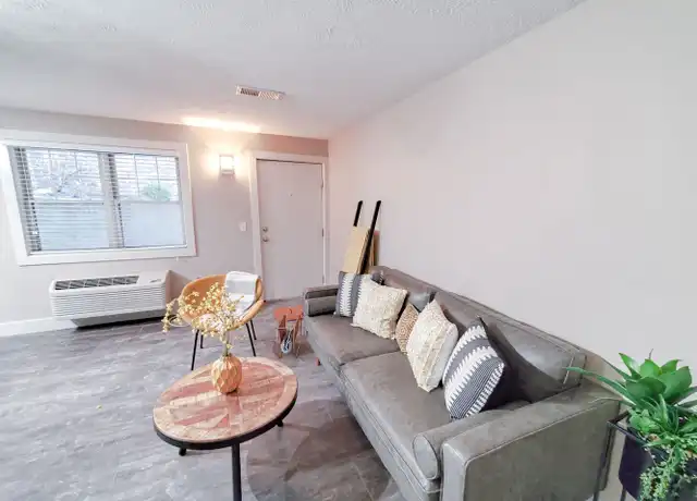 Property at 511 S 31st St Unit 102 A525, Omaha, NE, 68105, 1 bed, 1 bath, [object Object]