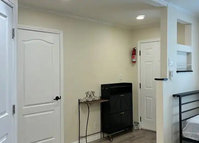 Property at 15202 Lorne St, Panorama City, CA, 91402, 1 bed, 1 bath, [object Object]