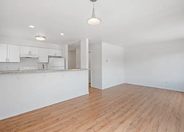 Property at 3212 21st Ave W Unit 302, Seattle, WA, 98199, 2 beds, 1 bath, [object Object]