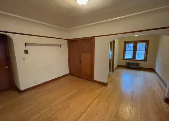Property at 3036 S Kinnickinnic Ave Unit 3, Milwaukee, WI, 53207, 1 bed, 1 bath, [object Object]