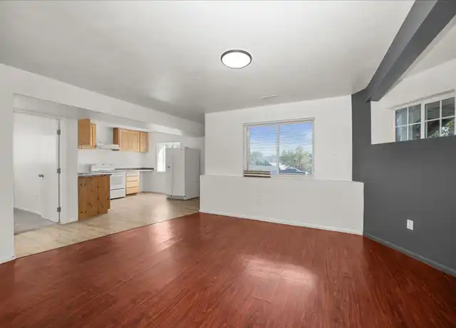 Property at 2907 E Jackson Ave Unit B, Spokane, WA, 99207, 3 beds, 1 bath, [object Object]