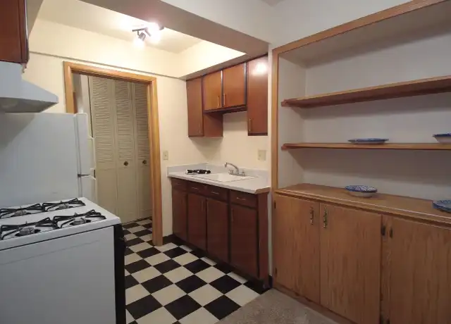 Property at Carriage Court - 2570 N Maryland Ave, Milwaukee, WI, 53211, 1 bed, 1 bath, [object Object]