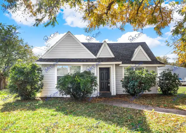 Property at 606 E 12th St, Bonham, TX, 75418, 3 beds, 2 baths, [object Object]