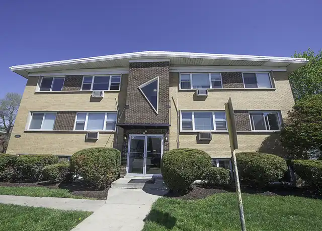 Property at 1117 E Roosevelt Rd Unit 12, Wheaton, IL, 60187, 2 beds, 1 bath, [object Object]