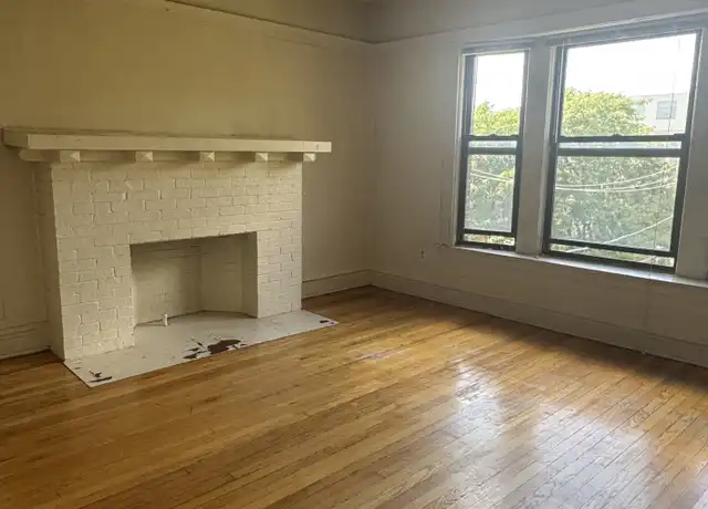 Property at 3915 N Fremont St Unit 3, Chicago, IL, 60613, 2 beds, 1 bath, [object Object]