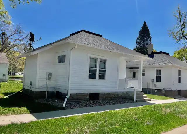 Property at 716a E Main St, Vermillion, SD, 57069, 1 bed, 1 bath, [object Object]