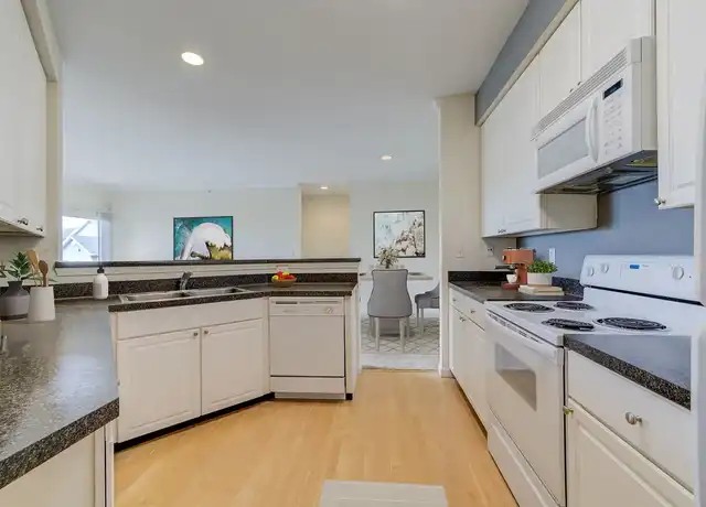 Property at 1895 Boulder Springs Dr, St. Louis, MO, 63146, 1-3 bed, 1-2.5 bath, [object Object]