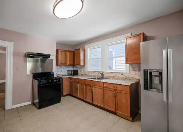 Property at 315 Glenwood Ave Fl 41615989765, East Orange, NJ, 07017, 3 beds, 1 bath, [object Object]