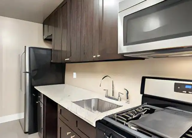 Property at 4416 Holly St Unit 1S, Kansas City, MO, 64111, 2 beds, 1 bath, [object Object]