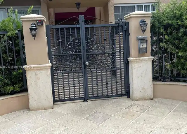 Property at 300 Madeira Ave #204, Coral Gables, FL, 33134, 2 beds, 1 bath, [object Object]