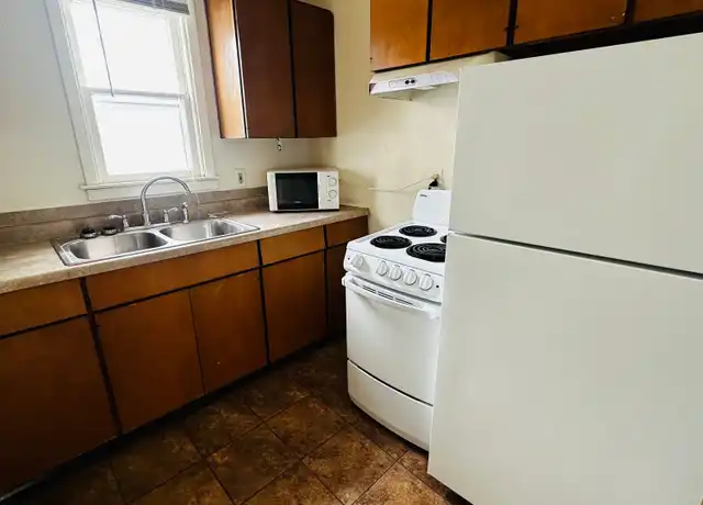 Property at 1305 N State St Unit 3-West, Aberdeen, SD, 57401, 1 bed, 1 bath, [object Object]