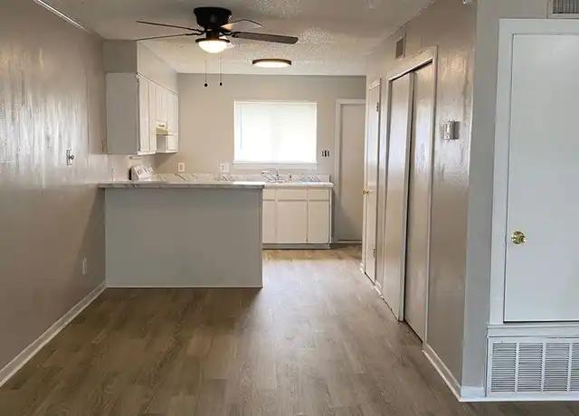 Property at 230 E Wright Blvd Unit 2, Universal City, TX, 78148, 2 beds, 1.5 baths, [object Object]