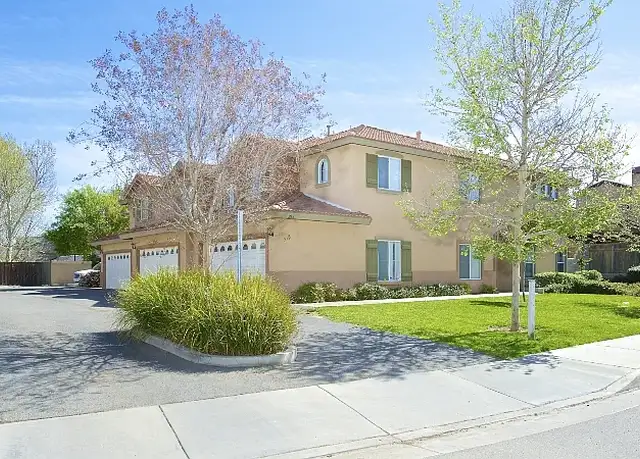 Photo of 597 Woodcrest Dr, Lake Elsinore, CA 92530