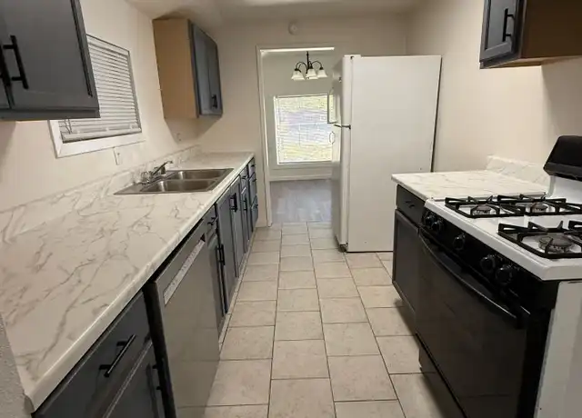 Property at 322 W Vine Ave, Visalia, CA, 93291, 3 beds, 3 baths, [object Object]