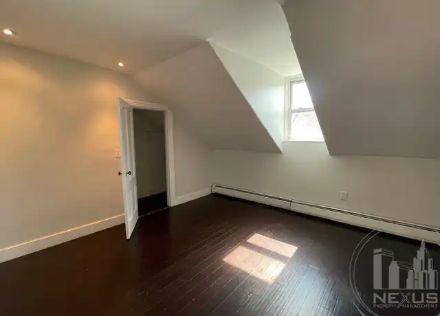 Property at 18 Oak St Unit 3, Providence, RI, 02909, 3 beds, 1 bath, [object Object]