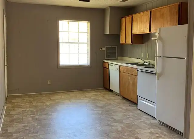 Property at Cedar Pointe Apartments - Thomasville AL - 429 Wilson Ave, Thomasville, AL, 36784, 2 beds, 1 bath, [object Object]
