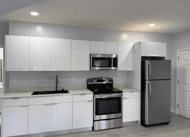 Property at 3171 SW 26th St Unit 3, Miami, FL, 33133, 2 beds, 1 bath, [object Object]