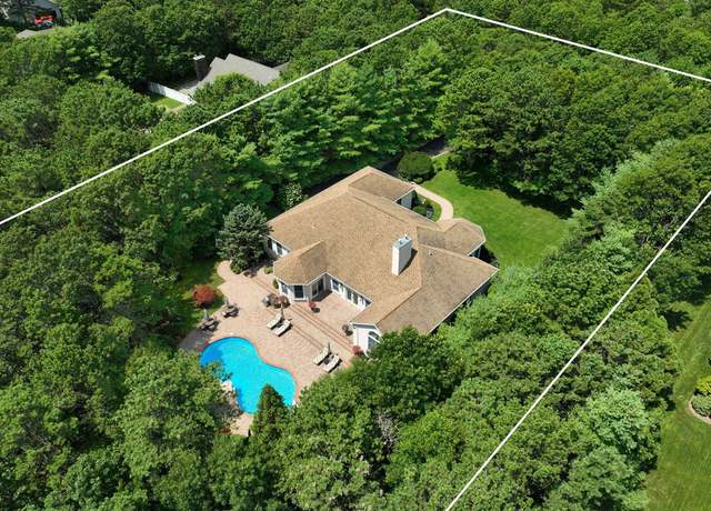 Photo of 131 Malloy Dr, East Quogue, NY 11942