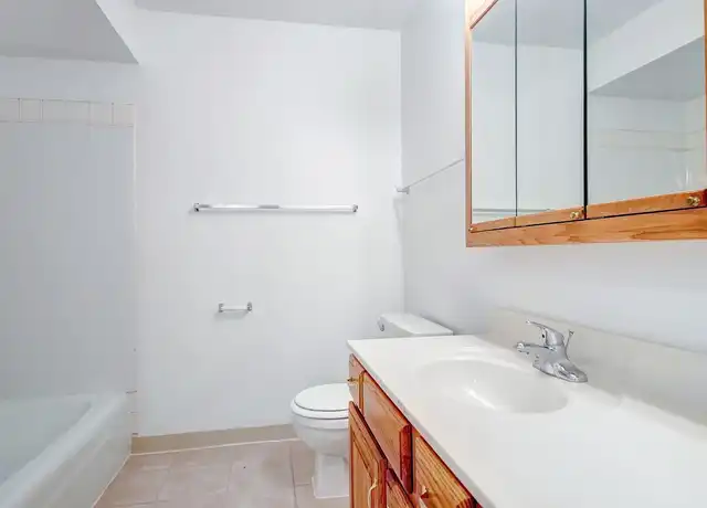 Property at Highland Hills Apartments - 1706 Springfield Rd, Bloomington, IL, 61701, 2 beds, 1 bath, [object Object]