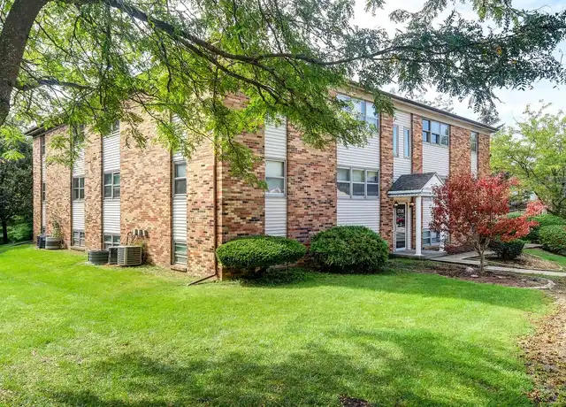 Property at Highland Hills Apartments - 1706 Springfield Rd, Bloomington, IL, 61701, 2 beds, 1 bath, [object Object]