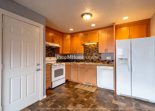 Property at 5160 NE Columbia Blvd Unit A, Portland, OR, 97218, 3 beds, 1 bath, [object Object]