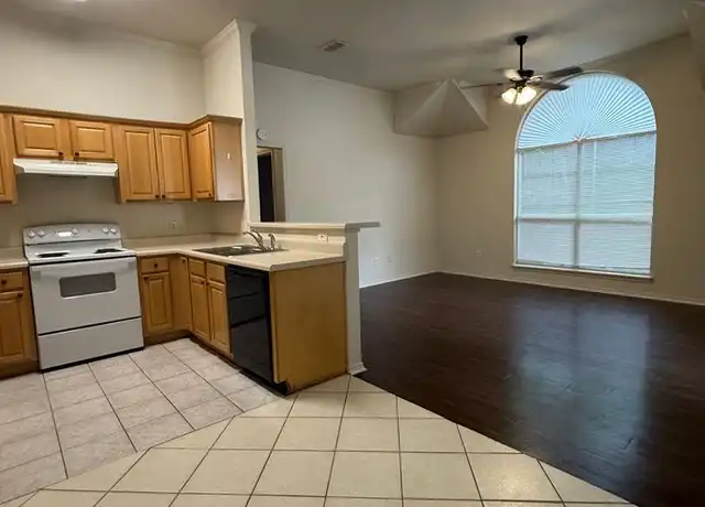 Property at 210 Rentz Place Cir, Weatherford, TX, 76086, 3 beds, 2 baths, [object Object]